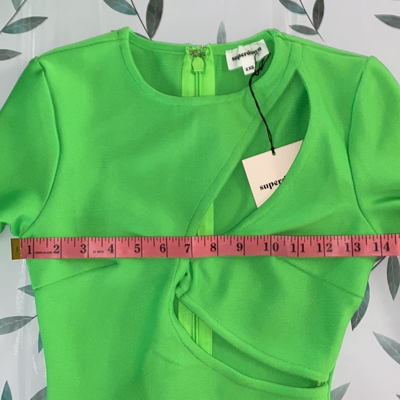 Sasha Bandage Mini Dress in Bright Green
superdown - Picture 8 of 12